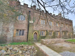 1 Bedroom Historic Pear Tree Castle Apartment in Tiverton, Devon, England